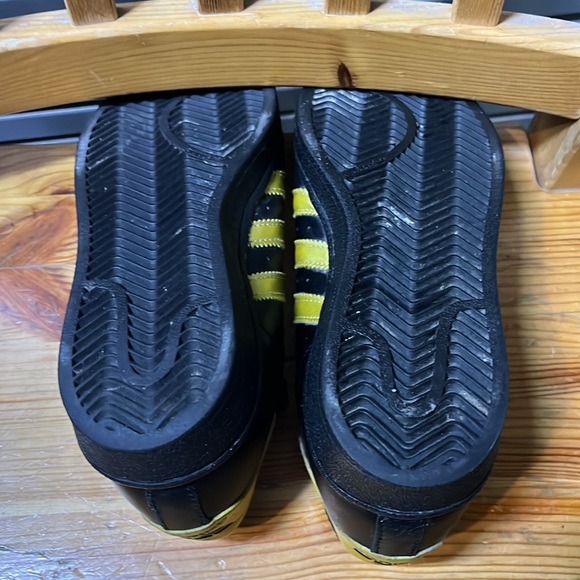 Adidas Superstars in Black and Gold, size 4 US. - Picture 6 of 6